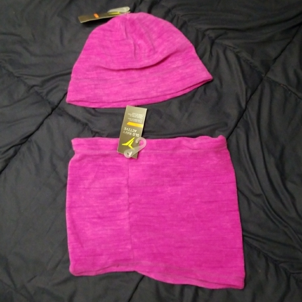 Scarf/cowl and hat set